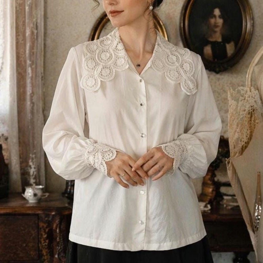 White victorian cottage core prarie 70s lace collar and lace cuffs long sleeve